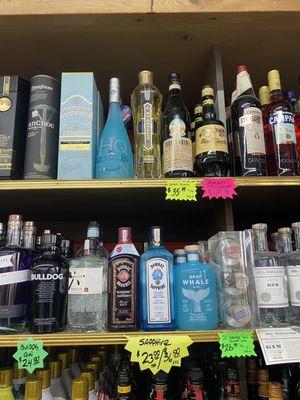 Many different types of gin