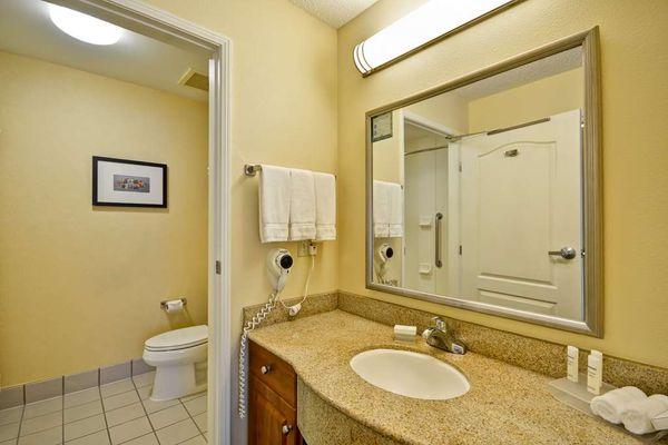 Guest room bath