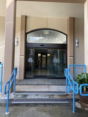 Entrance to Kahala Office Tower