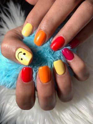 Gel manicure verano 2020 happy emotion