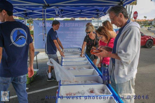 so, many happy Customers at the Redondo Beach Farmer's Market (every Sunday morning 8am)