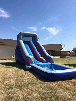 Front load water slide with detachable pool