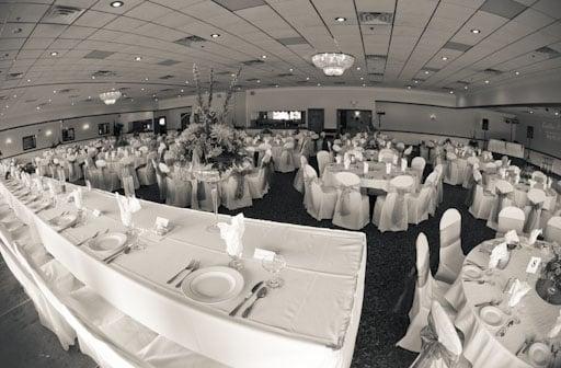 The Orlando Familia Ballroom offers seating from 100-400 guests