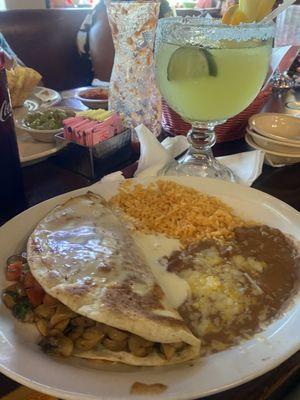 mushroom quesadillas with margarita