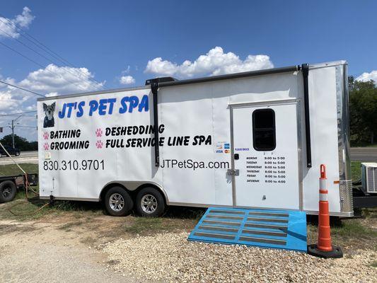 JT's Pet Spa mobile grooming trailer.