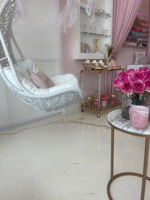 Le Luxe Beauty Bar