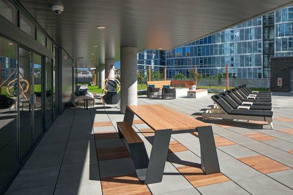 Outdoor amenity deck