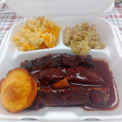 Rib plate with cabbage, Mac and cheese