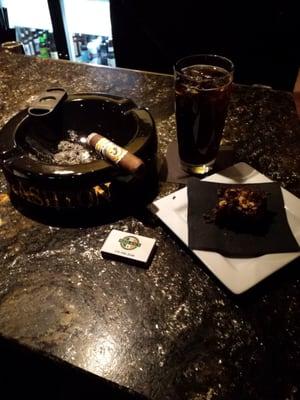 Different pairings with La Amora De Cuba's Mi Amor cigar, chocolate brownie and rootbeer. Insane flavors pouring through!