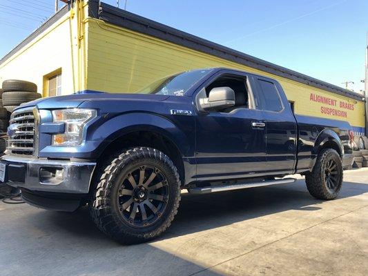 Ford Level Kit with 20inch wheels and 33s