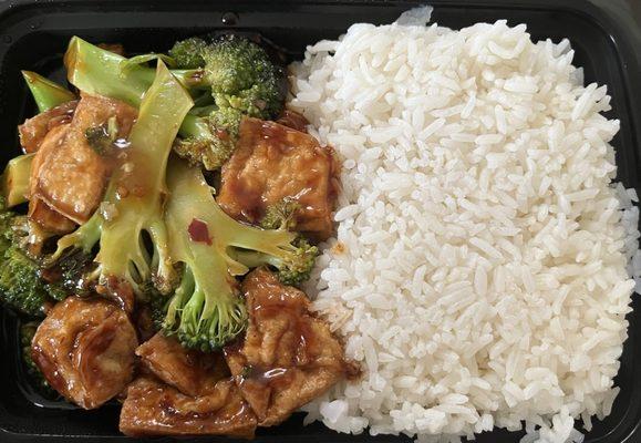 Bean curd Tofu with Broccoli garlic sauce lunch combo