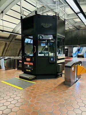 Manager's  kiosk @ Cleveland Park Metro Station