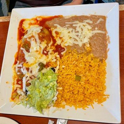 La Hacienda Mexican Restaurant - Combination #7, Chile Relleno and Guacamole