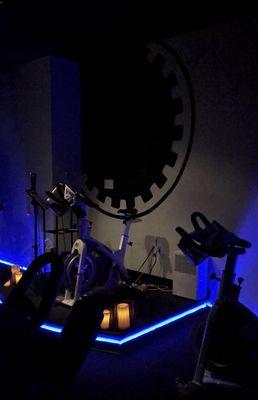 Groove Cycle room is kept dimly lit and has 31 bikes.