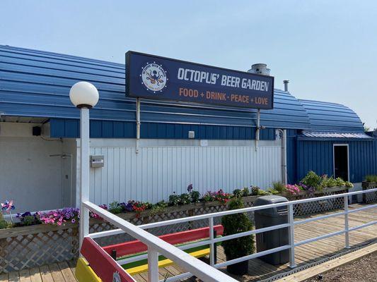 View of the restaurant from the parking lot