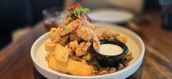 Fried seafood combination, ok.