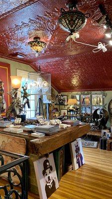 Eclectic rooms of novelties