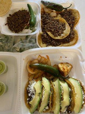 Tacos especiales and a gordita.