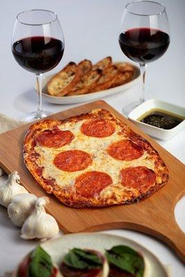 Pizza and Black Spanish Reserve