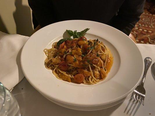 Pasta with fresh tomatoes