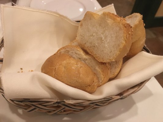 Gratis Italian bread & olive oil dip