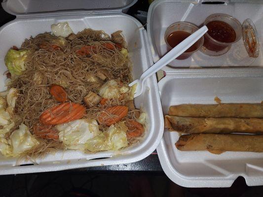 The pancit (pork)......lumpia