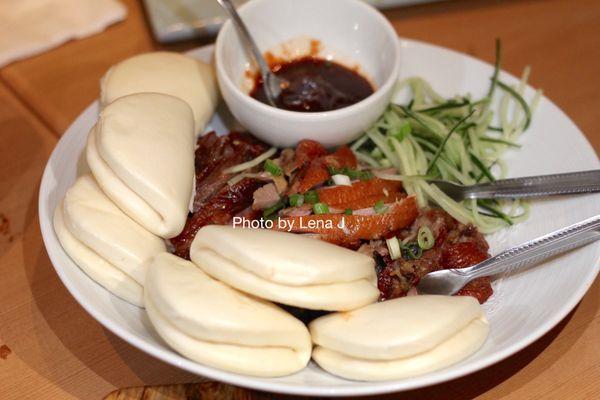 C1 Roast Duck (Boneless) w. Buns 湖南烤鸭(无骨鸭)+饼(6个）($41.95)