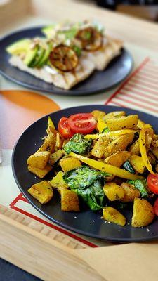 Golden Pots - Gold potatoes, turmeric, yellow bell pepper, herbs de provence, tomatoes