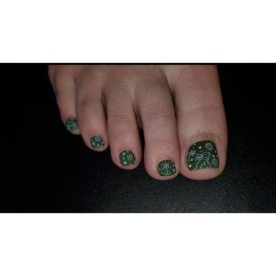 Winter nail art on gel toes