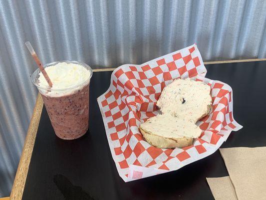 Rosemary bagel with salmon spread and smoothie