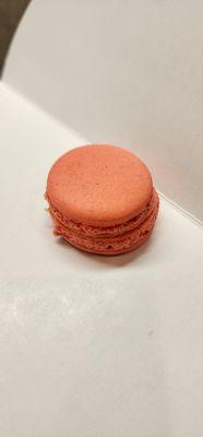 Raspberry macaron