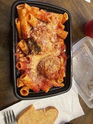 Rigatoni Meatballs (the bread is not from the restaurant; see review)