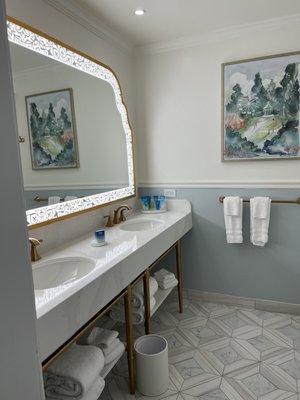 Bay view studio bathroom