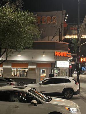 Outside Hooters Wells Chicago