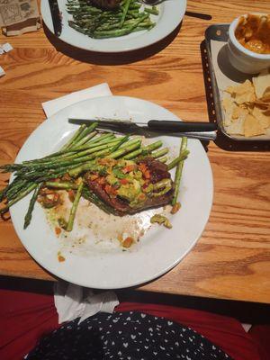 The Dip Trio with guacamole,salsa, and skillet queso was excellent. The Avocado Sirloin, was delicious!