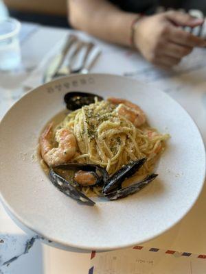 Seafood cream pasta