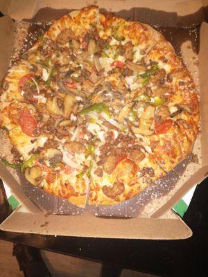 Deluxe Pizza W. WHITE SAUCE