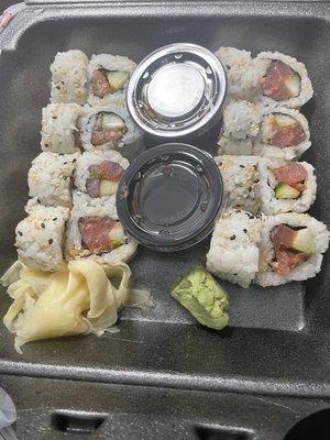 Spicy tuna rolls