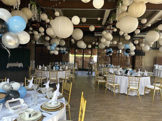 Paper Lanterns and balloon centerpieces