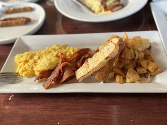 Desayuno de la casa