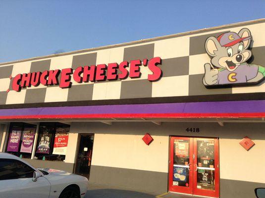 The whole "Chuck E. Cheese's" restaurant.