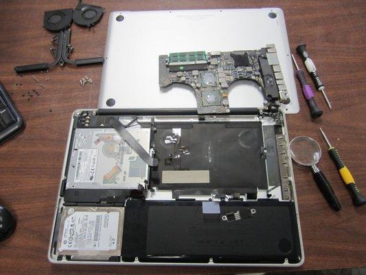 MacBook pro 2011  A1286 Logic Board repair