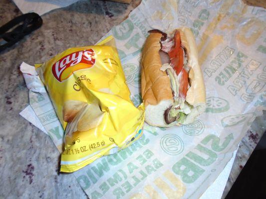 6 inch garlic roast beef sub, bag of chips