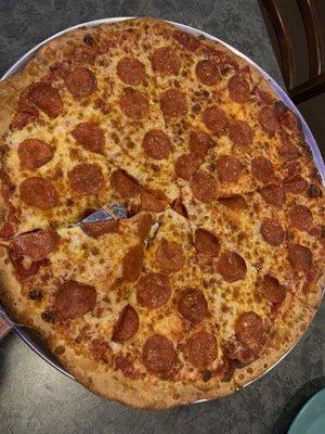 Large pepperoni pizza