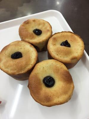 Mexican blueberry bun