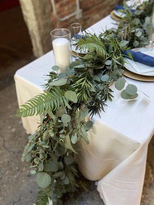 Head table garland at Strongwater