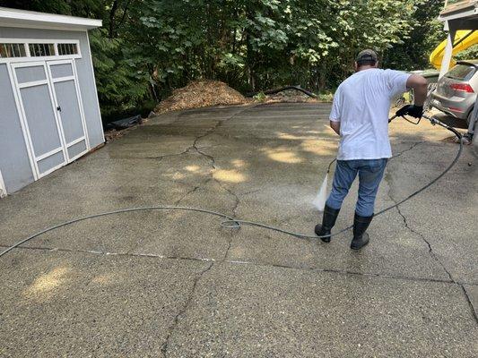 Pressure washing a driveway in Renton - Clean after a visit | Zen Clean Pressure Washing in Renton