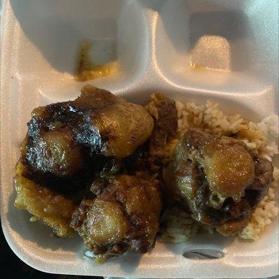 This supposed to be Oxtails Dinner with Rice and Old Fashioned Gravy. No gravy. Just oven cooked oxtail that's like chewing rubber.