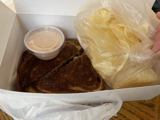 Reuben / house chips