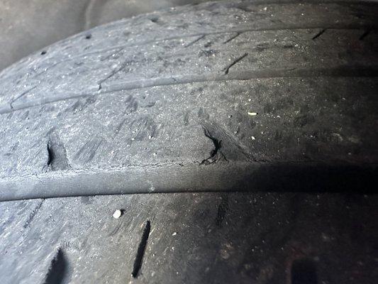 Tire thread